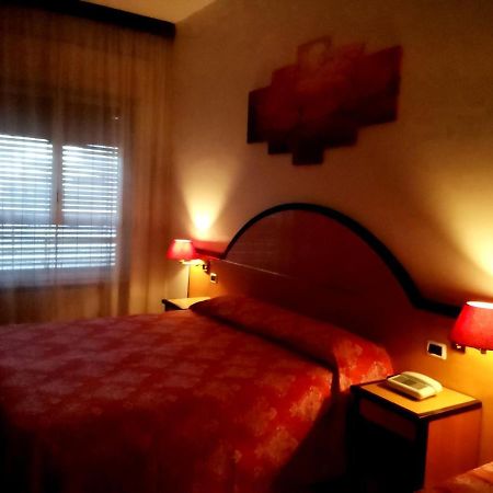 H&L Hotel Чинизело Балсамо Екстериор снимка