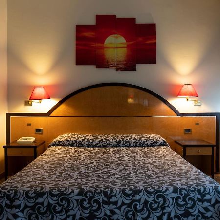 H&L Hotel Чинизело Балсамо Екстериор снимка