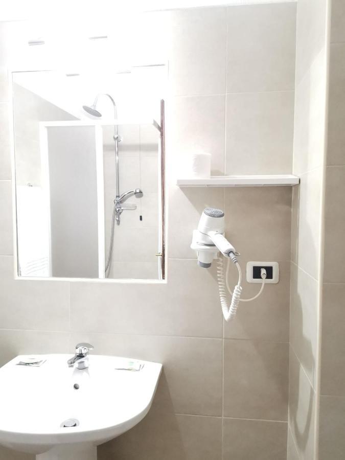 H&L Hotel Чинизело Балсамо Екстериор снимка