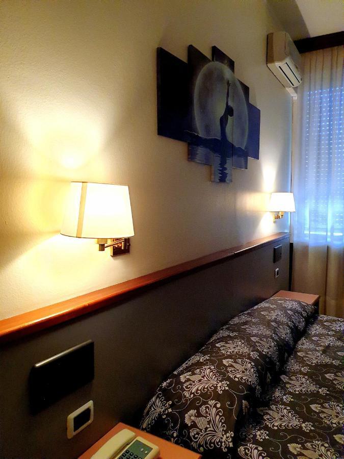 H&L Hotel Чинизело Балсамо Екстериор снимка