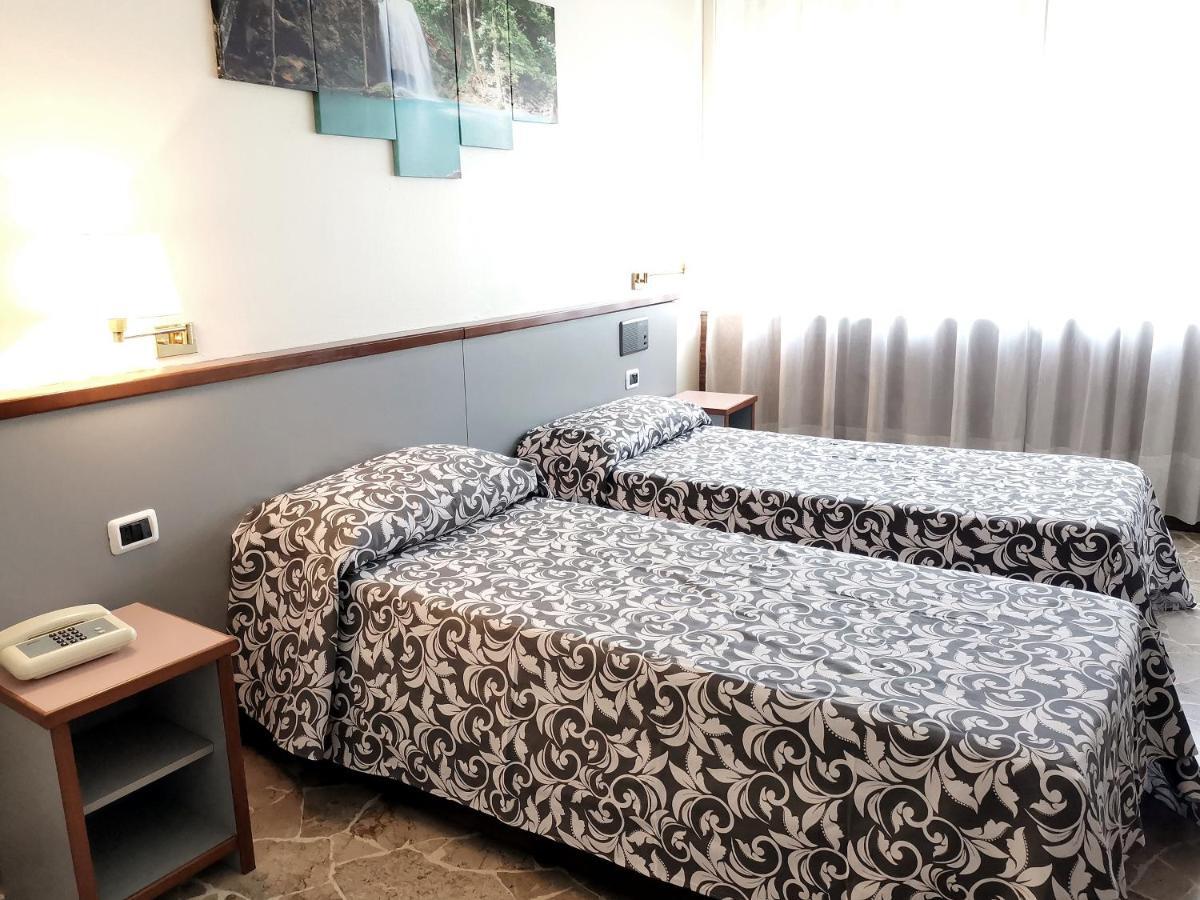 H&L Hotel Чинизело Балсамо Екстериор снимка
