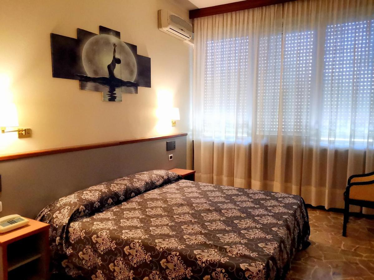 H&L Hotel Чинизело Балсамо Екстериор снимка