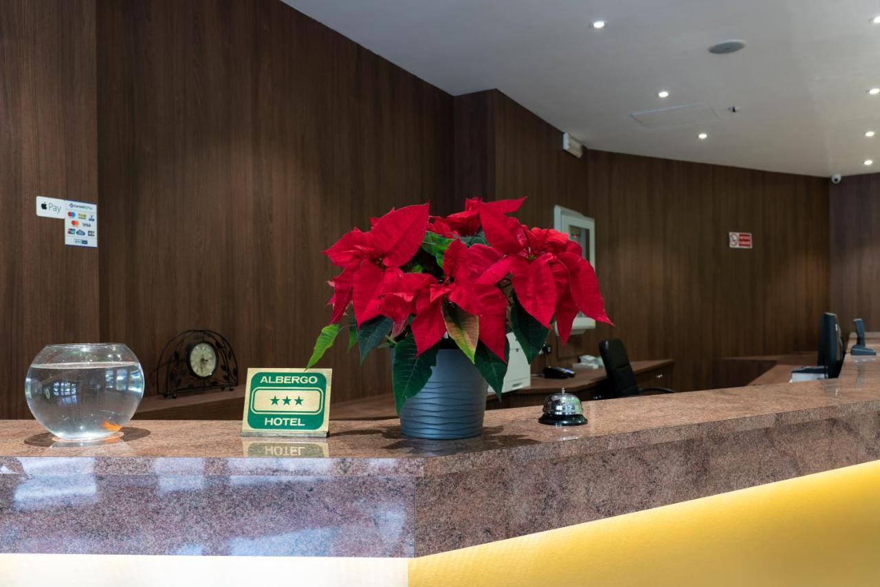 H&L Hotel Чинизело Балсамо Екстериор снимка