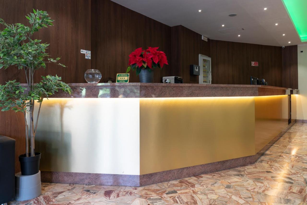 H&L Hotel Чинизело Балсамо Екстериор снимка