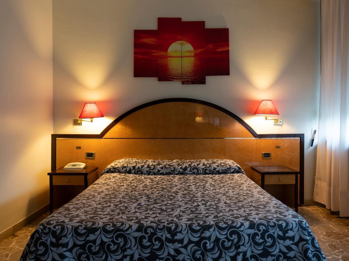 H&L Hotel Чинизело Балсамо Екстериор снимка