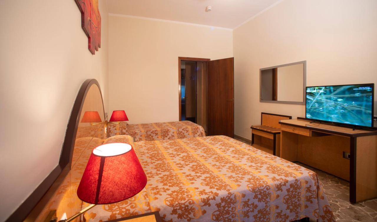 H&L Hotel Чинизело Балсамо Екстериор снимка