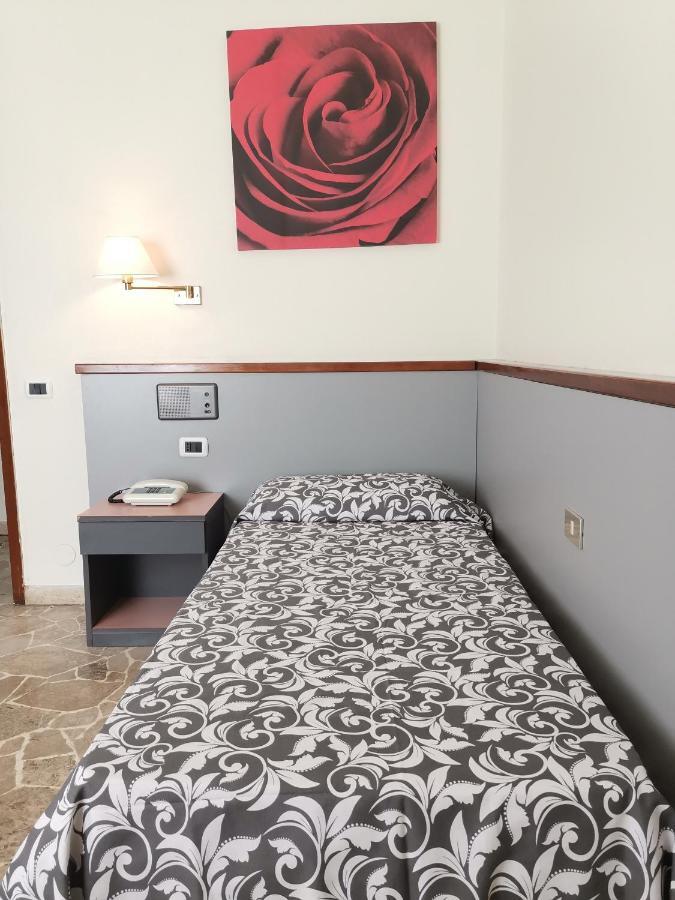 H&L Hotel Чинизело Балсамо Екстериор снимка